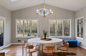 Elegant Spring Stay on Peaceful Retreat