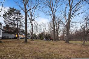 Elegant Spring Stay on Peaceful Retreat