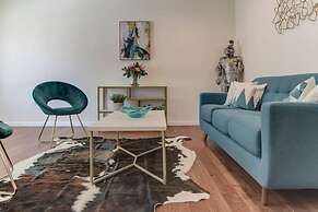 @ Marbella Lane - Boho 'n Sleek Rtreat Pool Tble