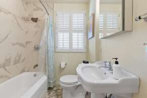 @ Marbella Lane - Modern and Sleek Home in Redwood