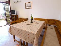 Relaxing Apartment With Outdoor Space in Fažana