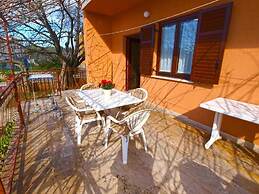 Relaxing Apartment With Outdoor Space in Fažana