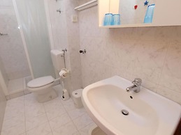 Relaxing Apartment With Outdoor Space in Fažana