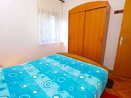 Relaxing Apartment With Outdoor Space in Fažana