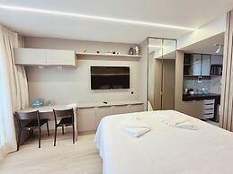 Setai Yacht Comfort - By Almare Flats