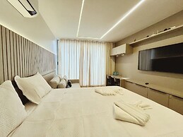 Setai Yacht Comfort - By Almare Flats