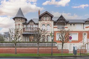 Spacious House - AC- 5br-12p- Deauville