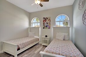 Luxury Pool Home 3 Miles From Disney More