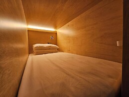 82 Capsule Hotel