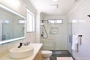 @ Marbella Lane - Vibrant 4BR RWC Ldry + P