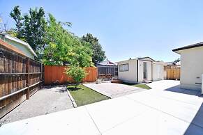 @ Marbella Lane - Vibrant 4BR RWC Ldry + P