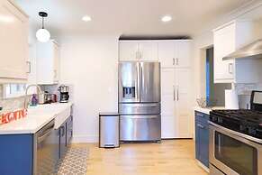 @ Marbella Lane - Vibrant 4BR RWC Ldry + P