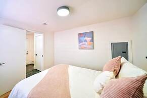 @ Marbella Lane - Vibrant 4BR RWC Ldry + P