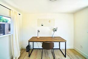 @ Marbella Lane - Vibrant 4BR RWC Ldry + P