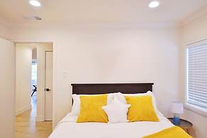 @ Marbella Lane - Vibrant 4BR RWC Ldry + P