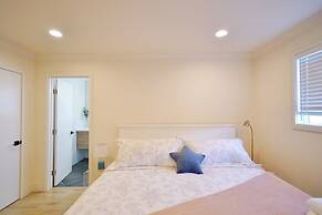 @ Marbella Lane - Vibrant 4BR RWC Ldry + P