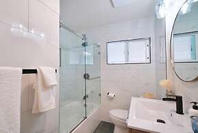 @ Marbella Lane - Vibrant 4BR RWC Ldry + P