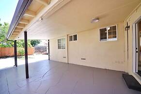 @ Marbella Lane - Vibrant 4BR RWC Ldry + P
