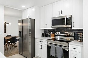 @ Marbella - Modern 4-br Retreat Chef's Kitchen