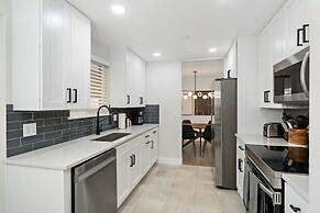 @ Marbella - Modern 4-br Retreat Chef's Kitchen