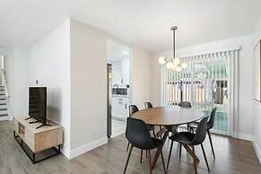 @ Marbella - Modern 4-br Retreat Chef's Kitchen