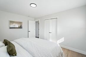 @ Marbella - Modern 4-br Retreat Chef's Kitchen