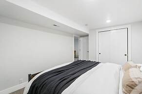 @ Marbella - Modern 4-br Retreat Chef's Kitchen