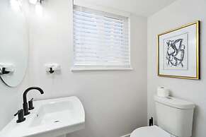 @ Marbella - Modern 4-br Retreat Chef's Kitchen