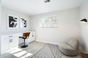 @ Marbella - Modern 4-br Retreat Chef's Kitchen