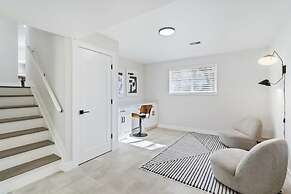 @ Marbella - Modern 4-br Retreat Chef's Kitchen