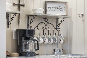 The Cozy Retreat Stay for 10!