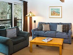 Downtown Aspen 2 Bedroom Near Lift 1A w/ Pool & hot Tub!