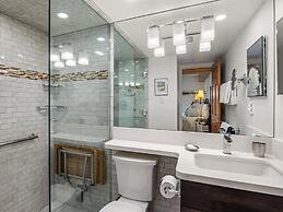 Comfortable 3BR Condo in Downtown Aspen Near Lift 1A With Pool & hot T