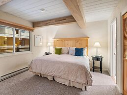 Comfortable 3BR Condo in Downtown Aspen Near Lift 1A With Pool & hot T