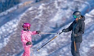 Comfortable 3BR Condo in Downtown Aspen Near Lift 1A With Pool & hot T