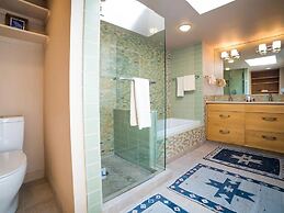 Centrally Located 3BR in Aspen Core With Pool & hot Tub!