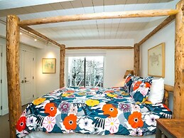 Centrally Located 3BR in Aspen Core With Pool & hot Tub!