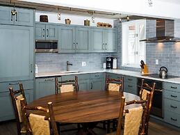 Centrally Located 3BR in Aspen Core With Pool & hot Tub!