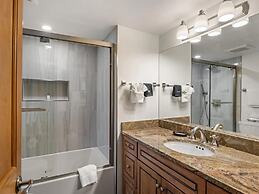 Convenient 2BR in Downtown Aspen - Walk to Lift 1A, Shops, Dining!