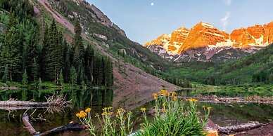 Convenient 2BR in Downtown Aspen - Walk to Lift 1A, Shops, Dining!