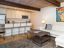 Convenient 2BR in Downtown Aspen - Walk to Lift 1A, Shops, Dining!