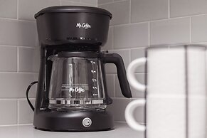 VA - Avalon - Apt 302