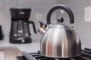 VA - Avalon - Apt 302