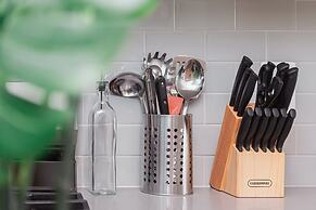 VA - Avalon - Apt 302