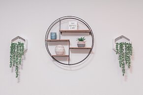 VA - Avalon - Apt 302