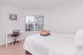 VA - Avalon - Apt 302