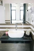 Tam Coc Harbor View Hotel & Travel