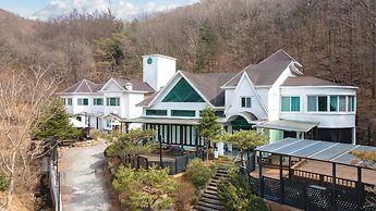 Hongcheon White Hill Pension