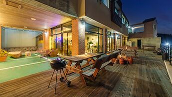 Gyeongju Unoiya Pension