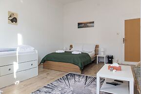 Comfortable 3BR Danube & Millenium Tower